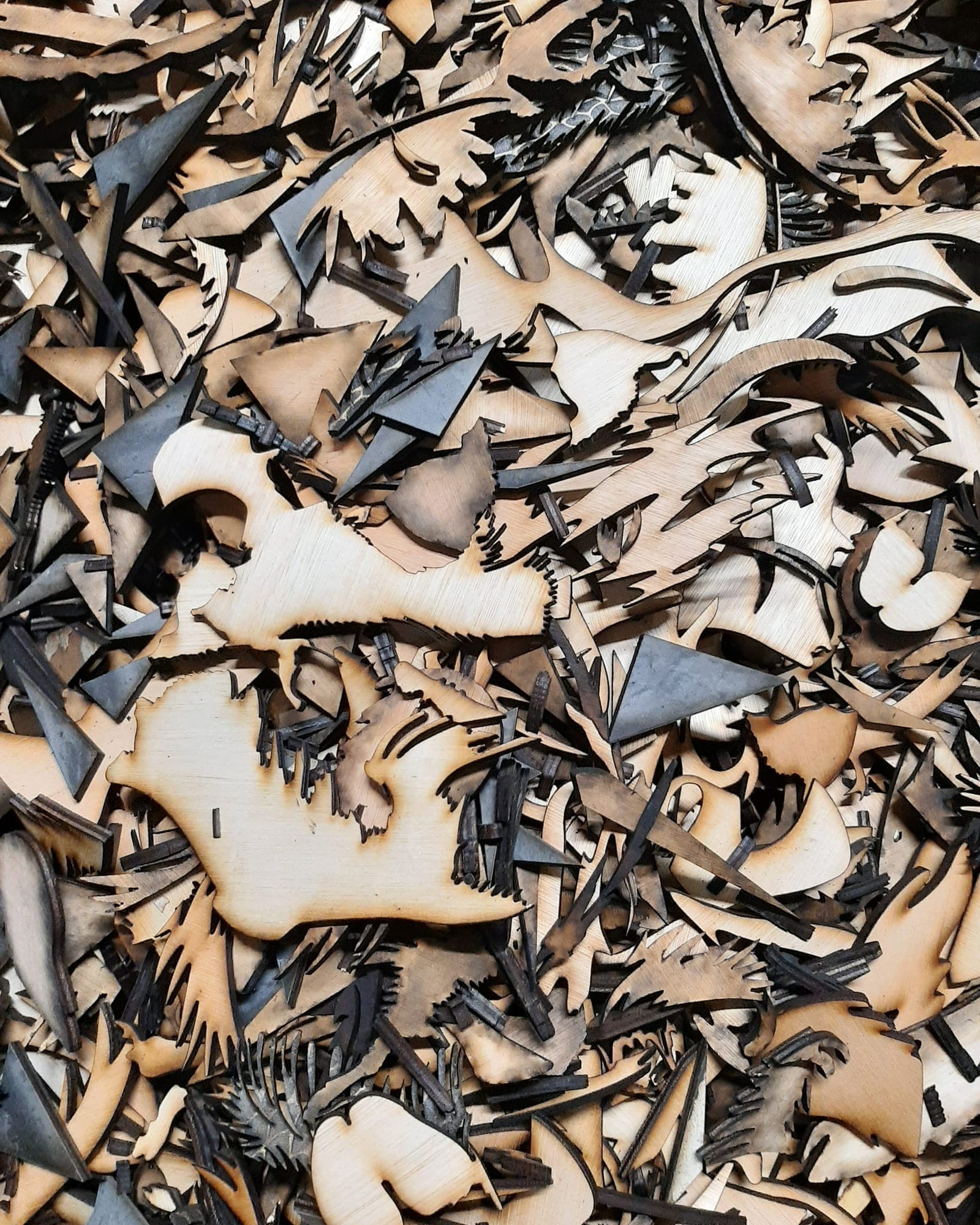 Lasercut restanten in de werkplaats